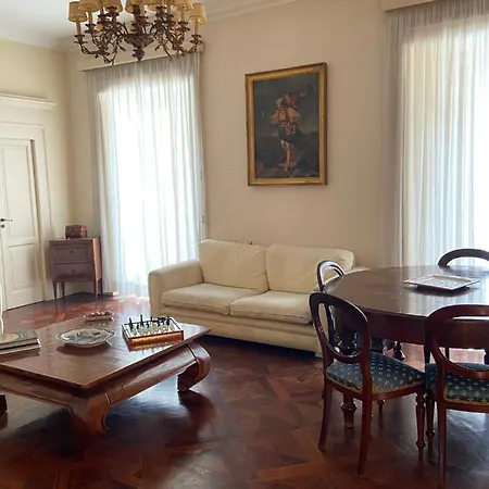 Royal In San Domenico Maggiore Neapol