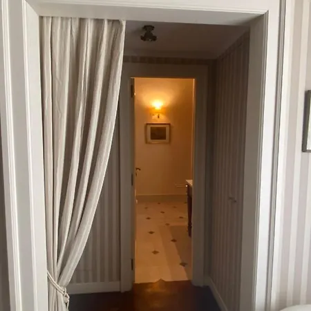 Royal In San Domenico Maggiore * Neapol