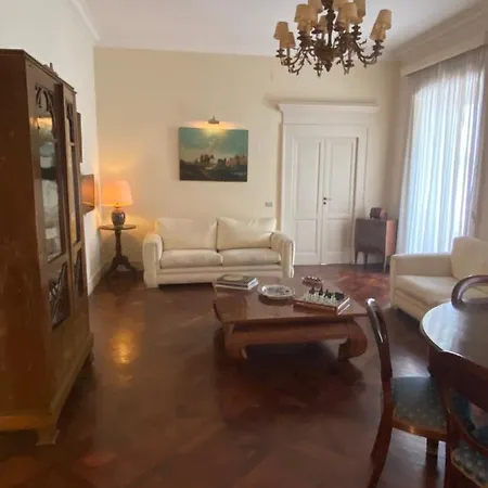 Royal In San Domenico Maggiore * Νάπολη